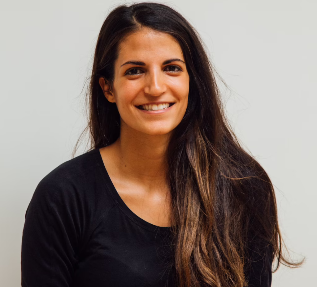 photo 1567532939604 b6b5b0db2604